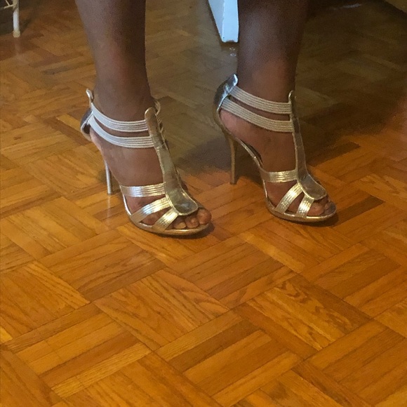 Silver heels - Picture 2 of 2